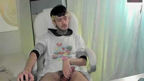 Snapshot of mihailleroy chatting on December 2024 08:32:02 PM MIHAIL LEROY finally independent model online show from December 2024 08:32:02 PM