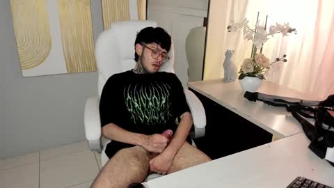 Snapshot of mihailleroy chatting on January 2025 01:48:01 AM MIHAIL LEROY finally independent model online show from January 2025 01:48:01 AM