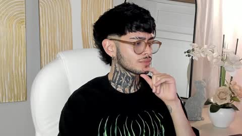 Snapshot of mihailleroy chatting on January 2025 02:26:01 AM MIHAIL LEROY finally independent model online show from January 2025 02:26:01 AM