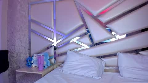 MIA 3 online show from December 2025 03:03:01 AM