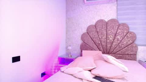 Mia  online show from November 2025 11:55:02 AM