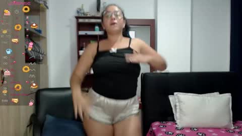 Snapshot of miia_big1boobs chatting on February 2025 02:17:02 AM  miia big1boobs online show from February 2025 02:17:02 AM