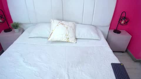 Miia colliins   online show from September 2025 12:40:01 PM