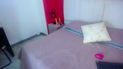 Miia colliins   online show from September 2025 01:24:02 PM