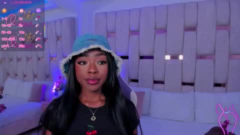 Miia Schwarz  online show from February 2026 10:25:02 PM