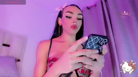 Snapshot of miia_sophia chatting on April 2026 09:23:02 AM online show from April 2026 09:23:02 AM