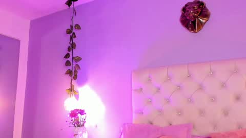 Snapshot of miia_taylor_1_ chatting on March 2025 02:10:02 PM Mia online show from March 2025 02:10:02 PM