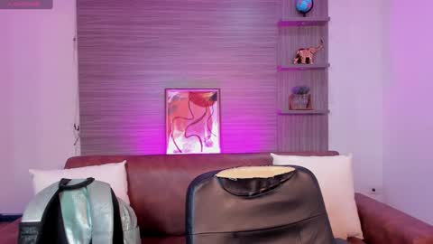 Miia 3 online show from January 2025 12:53:01 PM