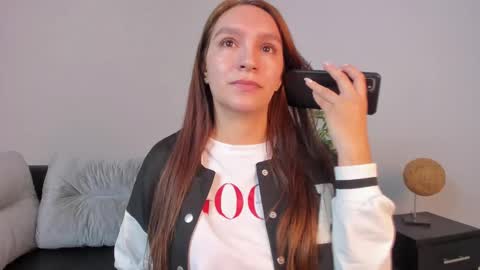 Miia 3 online show from February 2025 12:14:02 PM