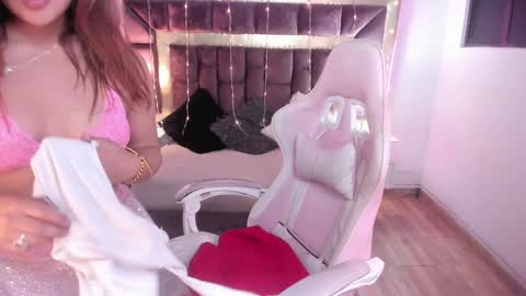 Snapshot of miia_thompson_1 chatting on January 2025 01:56:01 AM M I I A online show from January 2025 01:56:01 AM