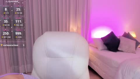 Mia online show from December 2024 03:30:02 AM