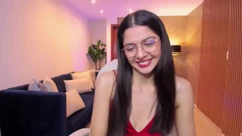 Mia online show from November 2025 11:11:02 AM