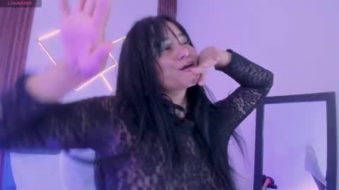 Mia  online show from February 2026 01:43:01 PM