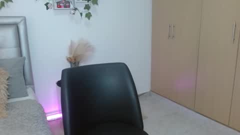 Snapshot of miiaa_k chatting on April 2026 10:51:01 AM miiaa_k online show from April 2026 10:51:01 AM