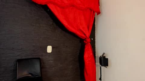 Snapshot of miiaah_kaliffa chatting on October 2025 08:21:01 AM  MELANIE  online show from October 2025 08:21:01 AM