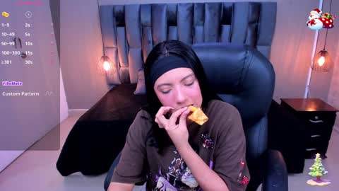 Snapshot of miichael_black chatting on December 2024 09:06:01 PM Michael Black online show from December 2024 09:06:01 PM