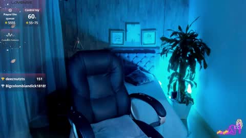 Snapshot of miichael_black chatting on January 2025 07:00:01 PM Michael Black online show from January 2025 07:00:01 PM