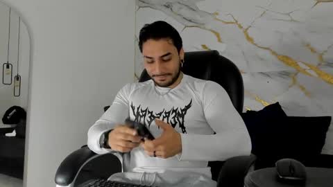 Snapshot of miike_stone1 chatting on October 2025 01:31:01 PM Daniel online show from October 2025 01:31:01 PM