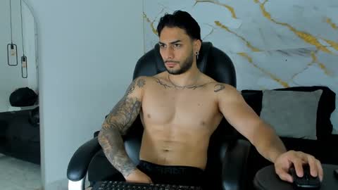 Snapshot of miike_stone1 chatting on October 2025 01:14:01 PM Daniel online show from October 2025 01:14:01 PM