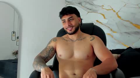 Snapshot of miike_stone1 chatting on November 2025 01:11:02 PM Daniel online show from November 2025 01:11:02 PM