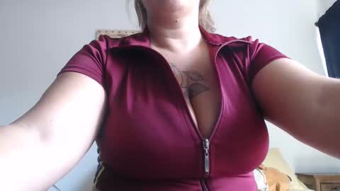 Snapshot of miilu74 chatting on January 2025 07:06:02 PM Miilu74 online show from January 2025 07:06:02 PM