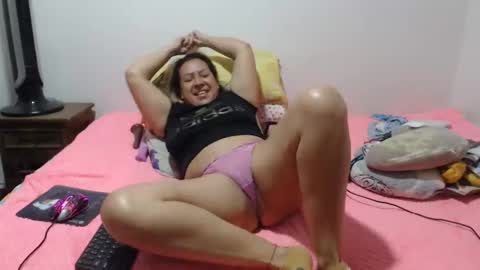 Snapshot of miilu74 chatting on October 2025 04:18:02 AM Miilu74 online show from October 2025 04:18:02 AM