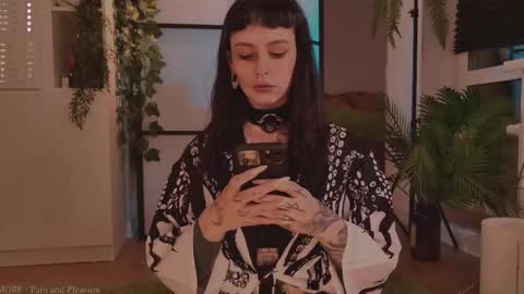 mika_moon_ online show from November 2025 05:23:02 PM