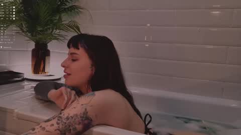 mika_moon_ online show from December 2025 03:10:01 PM