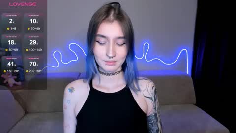 Snapshot of mika_reid chatting on October 2025 12:09:01 PM Mika online show from October 2025 12:09:01 PM