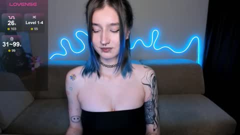 Snapshot of mika_reid chatting on November 2025 04:19:02 PM Mika online show from November 2025 04:19:02 PM