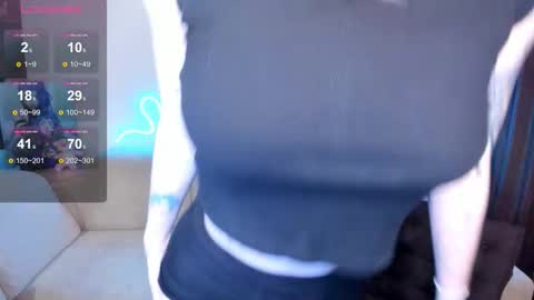 Snapshot of mika_reid chatting on November 2025 09:30:02 AM Mika online show from November 2025 09:30:02 AM