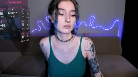 Snapshot of mika_reid chatting on November 2025 03:23:02 PM Mika online show from November 2025 03:23:02 PM