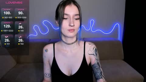 Snapshot of mika_reid chatting on November 2025 02:38:02 PM Mika online show from November 2025 02:38:02 PM