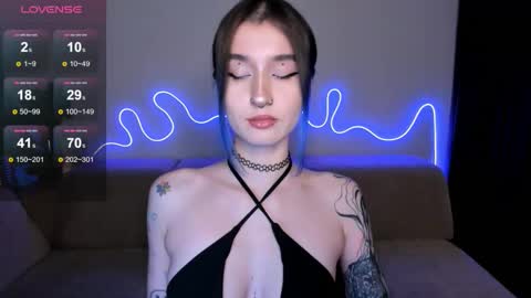 Snapshot of mika_reid chatting on November 2025 12:15:02 PM Mika online show from November 2025 12:15:02 PM