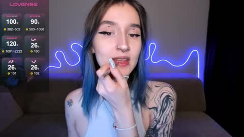 Snapshot of mika_reid chatting on November 2025 12:13:01 PM Mika online show from November 2025 12:13:01 PM