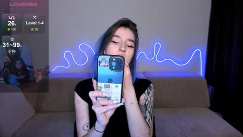 Snapshot of mika_reid chatting on November 2025 11:14:01 AM Mika online show from November 2025 11:14:01 AM