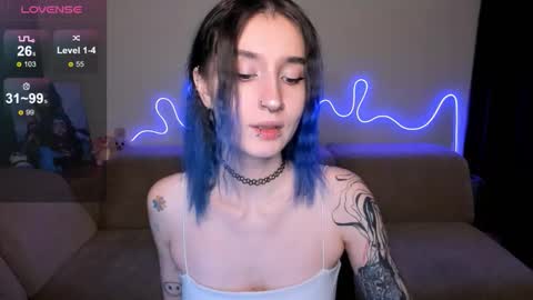 Snapshot of mika_reid chatting on November 2025 02:16:01 PM Mika online show from November 2025 02:16:01 PM