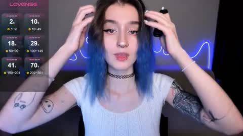 Snapshot of mika_reid chatting on November 2025 01:55:02 PM Mika online show from November 2025 01:55:02 PM