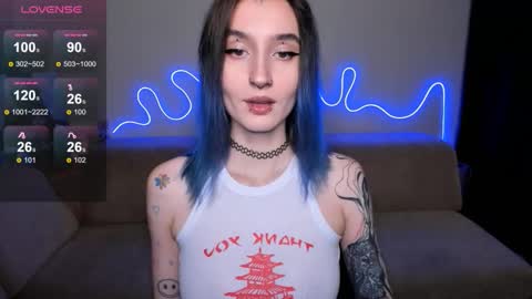 Snapshot of mika_reid chatting on November 2025 01:58:01 PM Mika online show from November 2025 01:58:01 PM