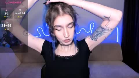 Snapshot of mika_reid chatting on November 2025 03:37:02 PM Mika online show from November 2025 03:37:02 PM