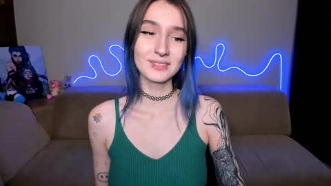 Snapshot of mika_reid chatting on November 2025 01:48:01 PM Mika online show from November 2025 01:48:01 PM