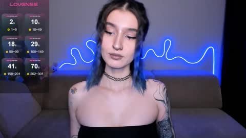 Snapshot of mika_reid chatting on December 2025 03:50:02 PM Mika online show from December 2025 03:50:02 PM