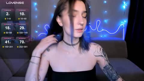 Snapshot of mika_reid chatting on December 2025 12:33:02 PM Mika online show from December 2025 12:33:02 PM