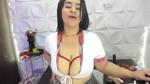 Snapshot of mikaela_lust chatting on January 2025 04:54:01 PM Mikaela Lust online show from January 2025 04:54:01 PM
