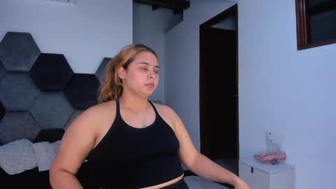 Mikaela blondie bigass online show from April 2026 06:16:02 PM