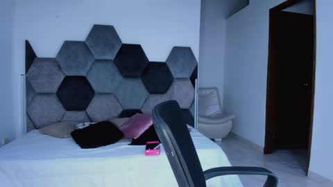 Mikaela blondie bigass online show from May 2026 06:56:02 PM