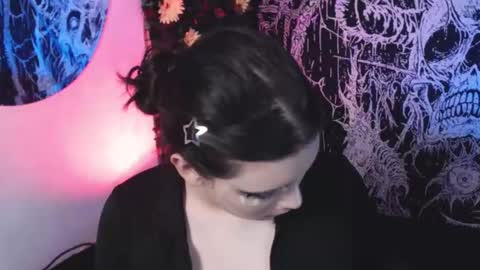 Snapshot of mikaskullcs chatting on March 2026 09:32:01 PM Mika online show from March 2026 09:32:01 PM