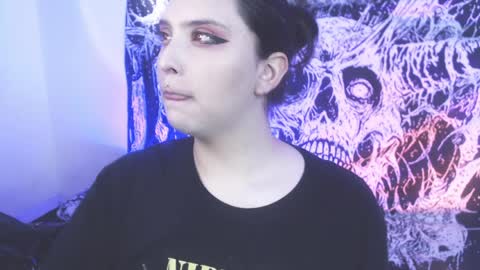 Snapshot of mikaskullcs chatting on April 2026 10:40:02 PM Mika online show from April 2026 10:40:02 PM