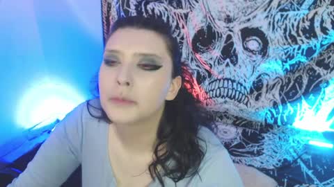 Snapshot of mikaskullcs chatting on April 2026 10:18:01 PM Mika online show from April 2026 10:18:01 PM