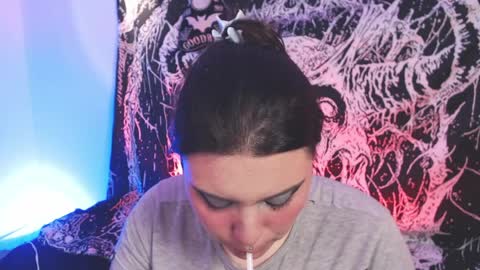 Snapshot of mikaskullcs chatting on April 2026 10:24:01 AM Mika online show from April 2026 10:24:01 AM